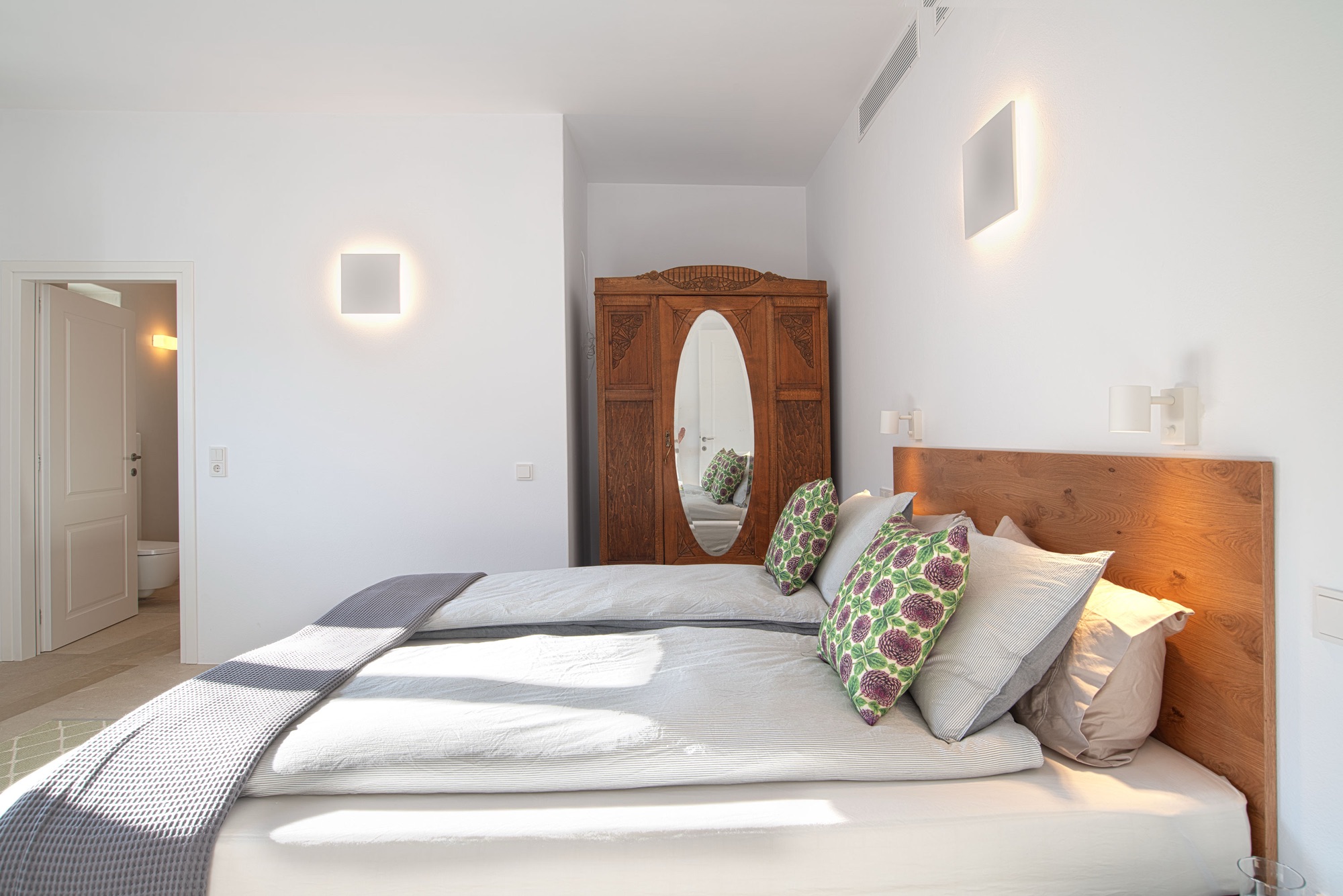 Bedroom 2, en-suite